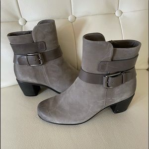 👢 ECCO leather booties